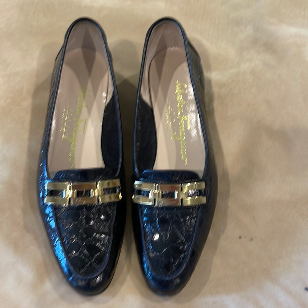 Black Ferragamo croc textured leather flats sz5